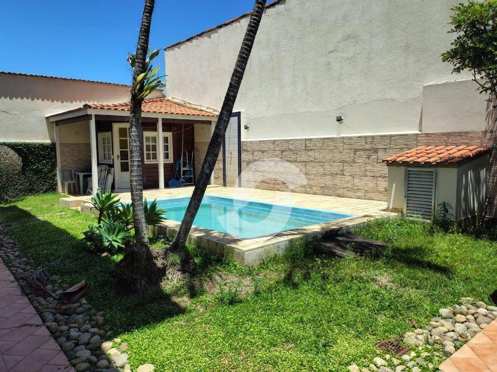 Casa à venda com 3 quartos, 192m² - Itaipu,Niterói