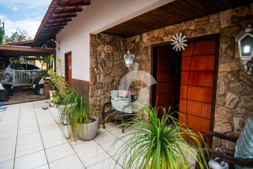Casa à venda com 4 quartos, 360m² - Sape,Niterói