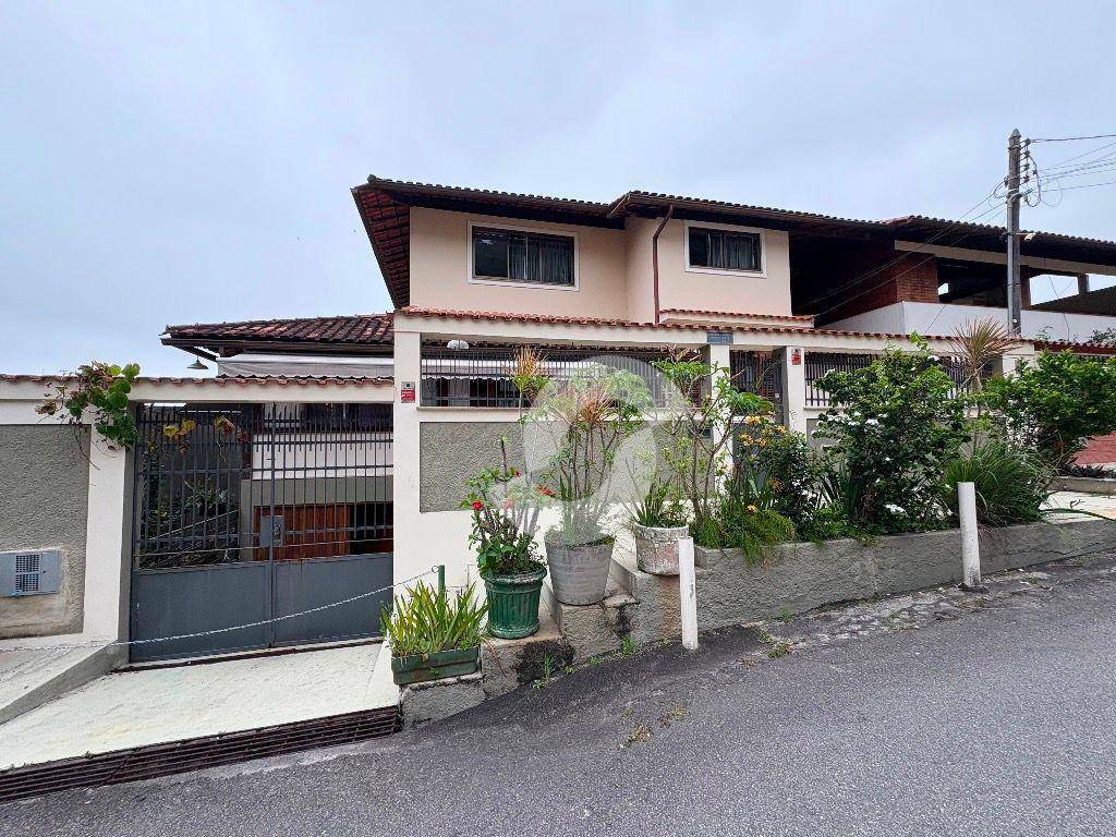 Casa à venda com 4 quartos, 160m² - Itaipu,Niterói