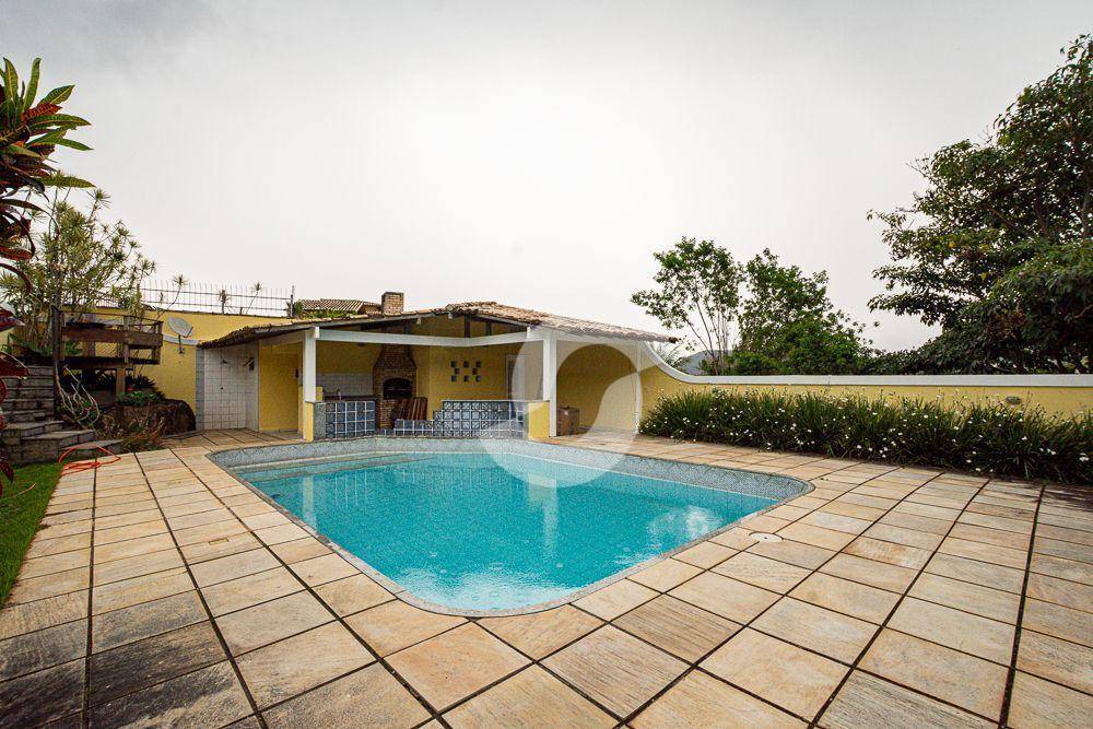 Casa à venda com 4 quartos, 375m² - Itaipu,Niterói