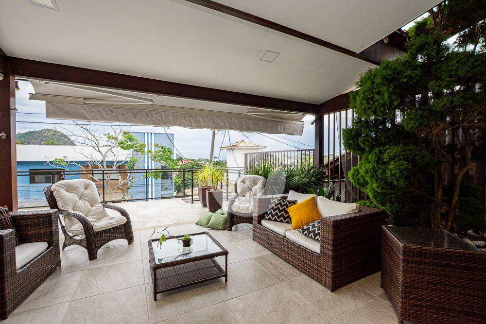 Casa à venda com 3 quartos, 240m² - Pendotiba,Niterói