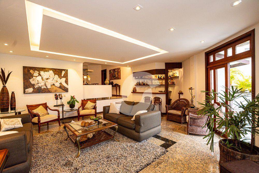Casa à venda com 3 quartos, 240m² - Pendotiba,Niterói