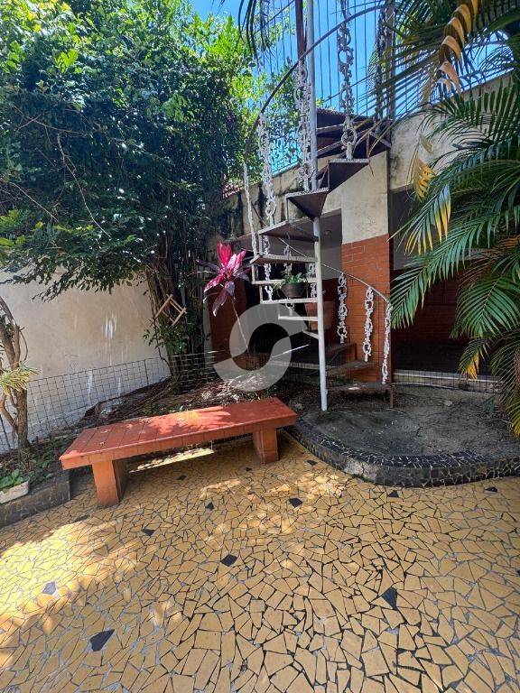 Casa à venda com 4 quartos, 180m² - Santa Rosa,Niterói