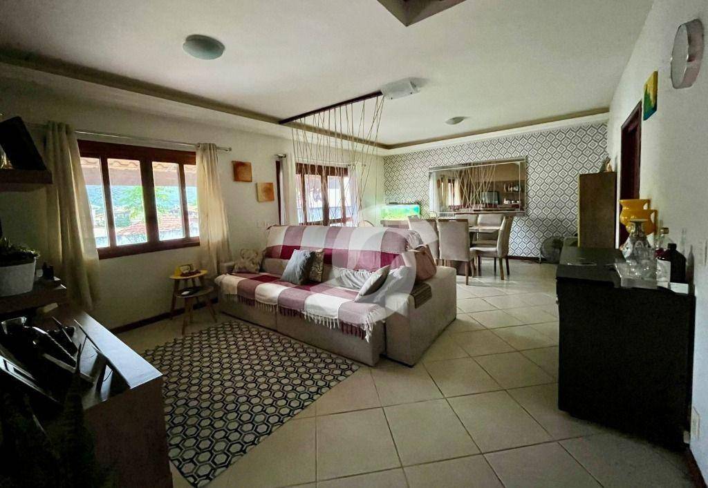 Casa à venda com 5 quartos, 223m² - Itaipu,Niterói