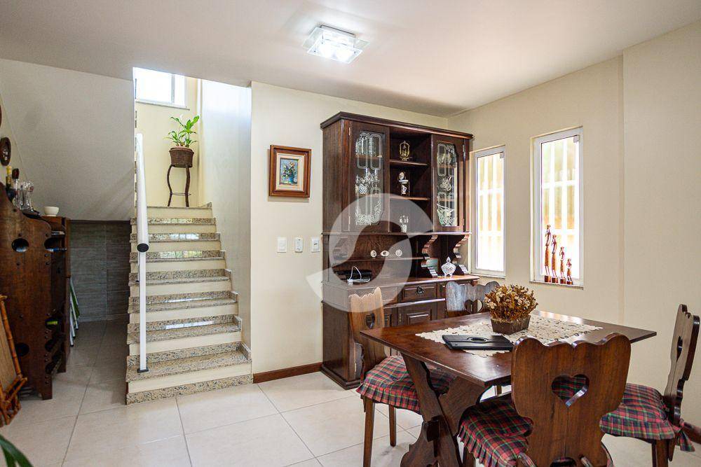  - Casa Duplex com 4 quartos, super aconchegante, em condomínio fechado