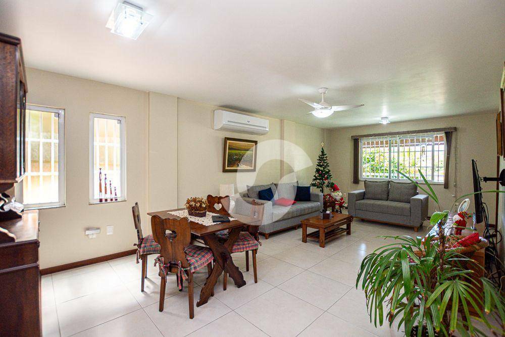 Casa à venda com 4 quartos, 227m² - Sape,Niterói