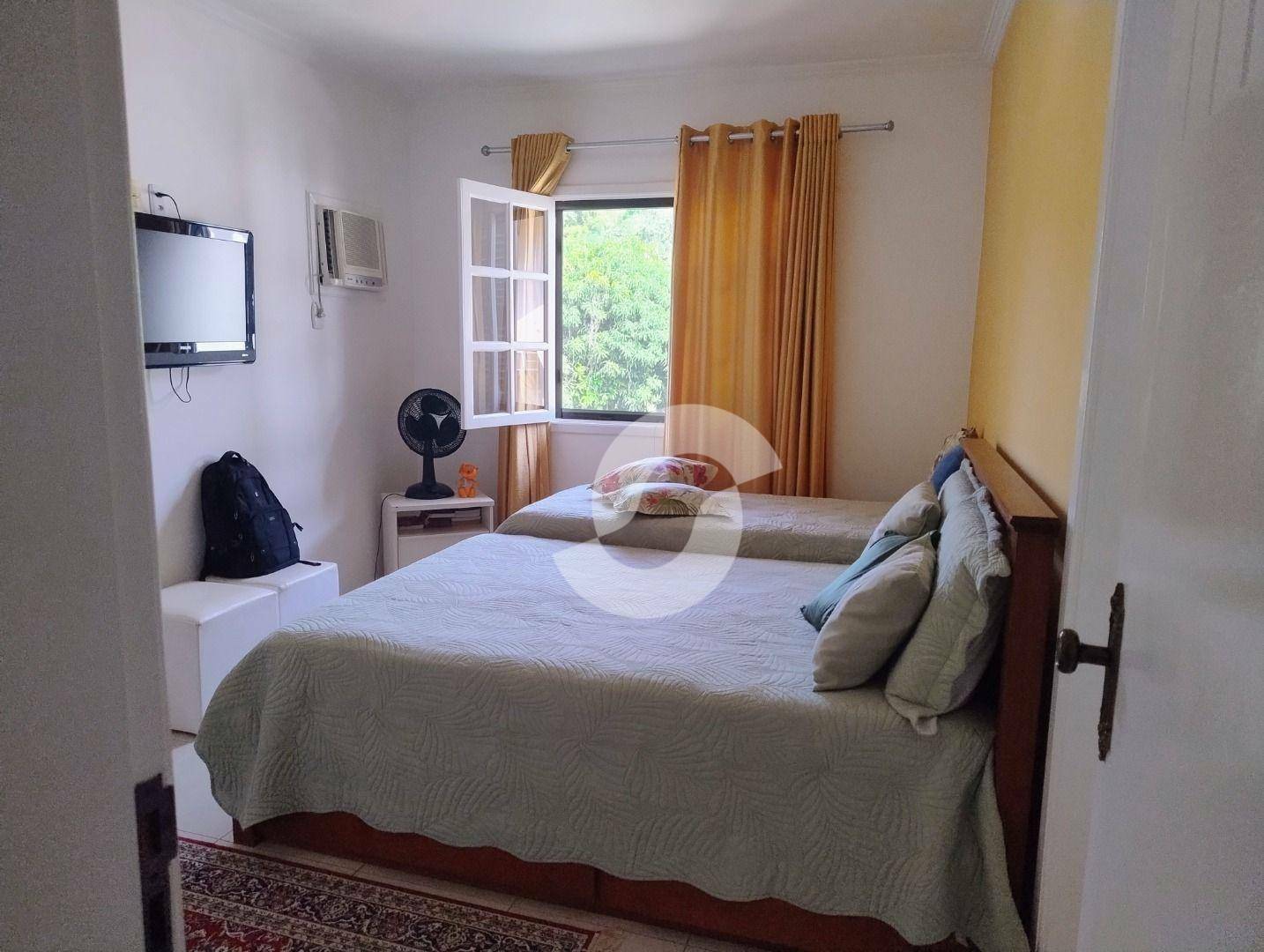 Casa à venda com 3 quartos, 228m² - Pendotiba,Niterói