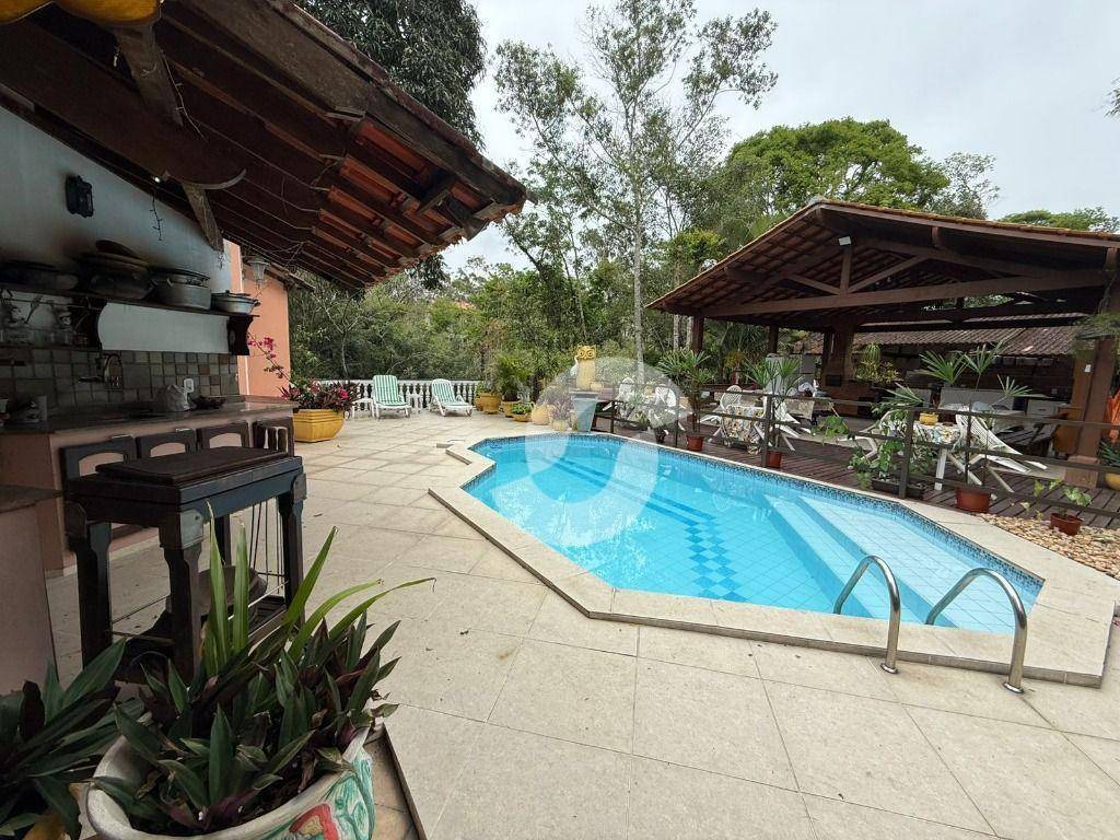 Casa à venda com 3 quartos, 271m² - Sape,Niterói