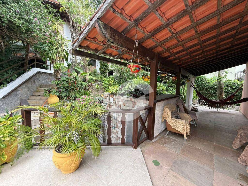 Casa à venda com 3 quartos, 271m² - Sape,Niterói