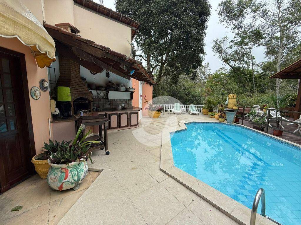 Casa à venda com 3 quartos, 271m² - Sape,Niterói