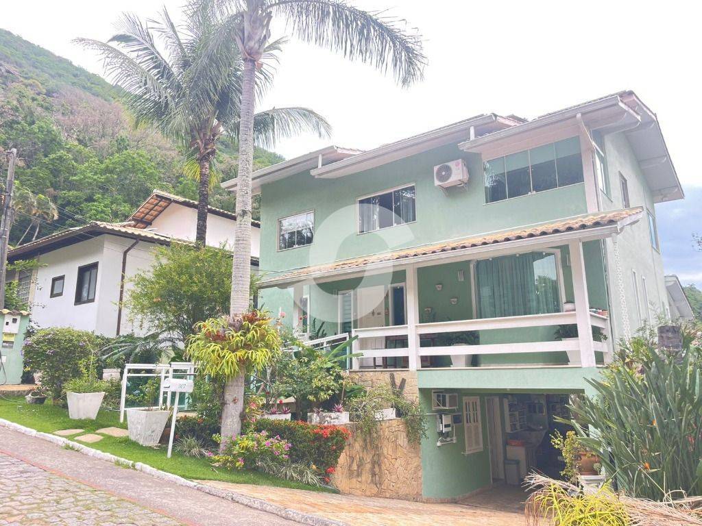 Casa à venda com 5 quartos, 379m² - Itacoatiara,Niterói