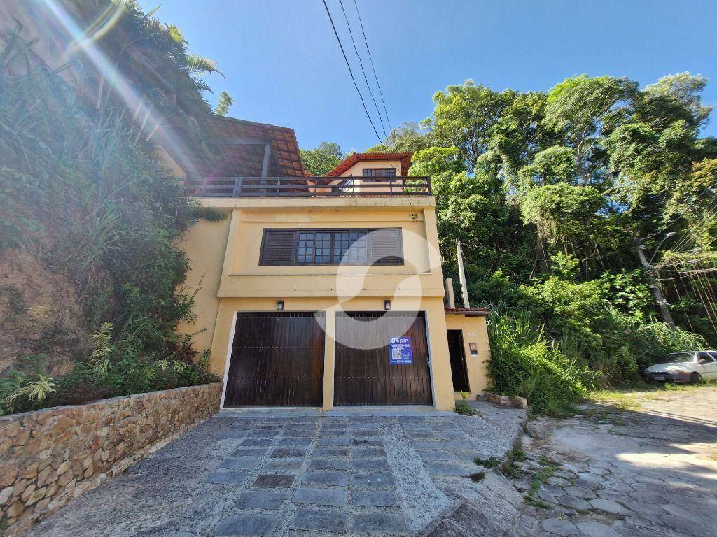 Casa à venda com 4 quartos, 272m² - São Francisco,Niterói