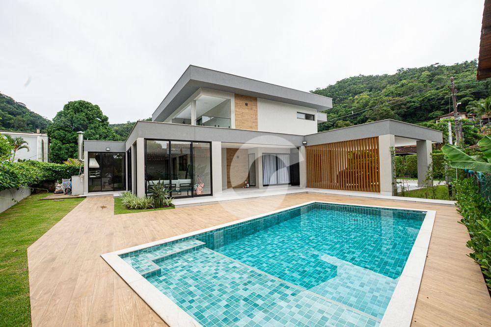 Casa à venda com 4 quartos, 230m² - Itaipu,Niterói