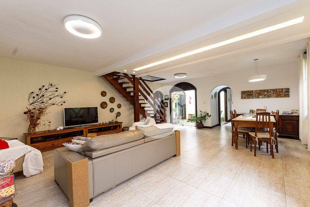 Casa à venda com 5 quartos, 252m² - Maria Paula,Niterói