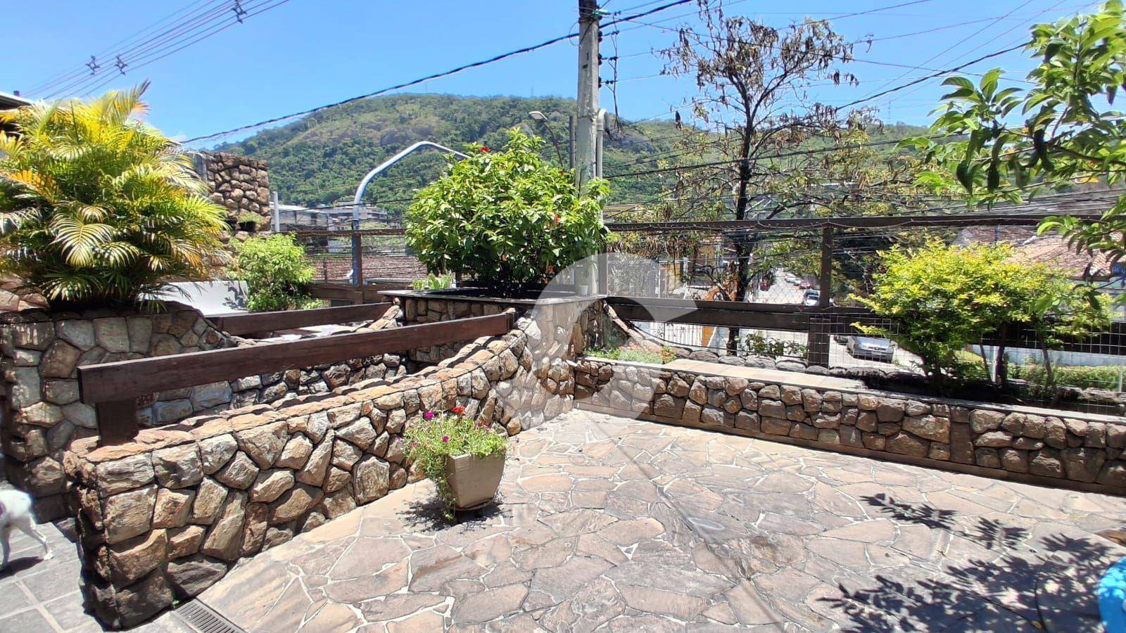 Casa à venda com 3 quartos, 180m² - São Francisco,Niterói