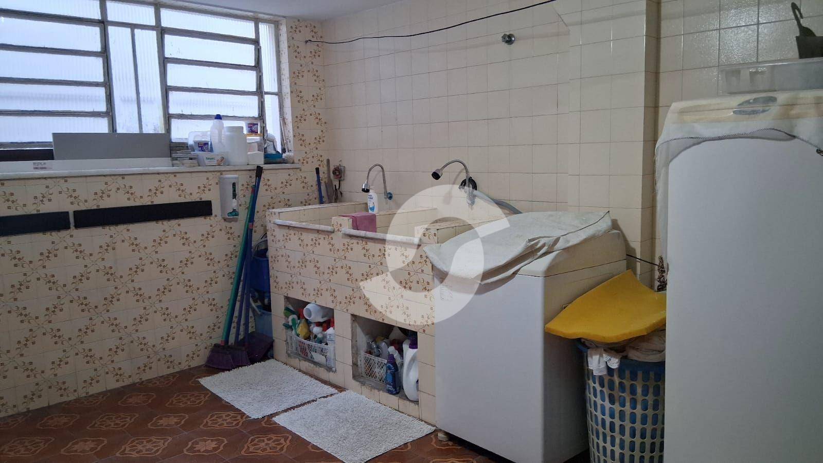 Casa à venda com 3 quartos, 180m² - São Francisco,Niterói