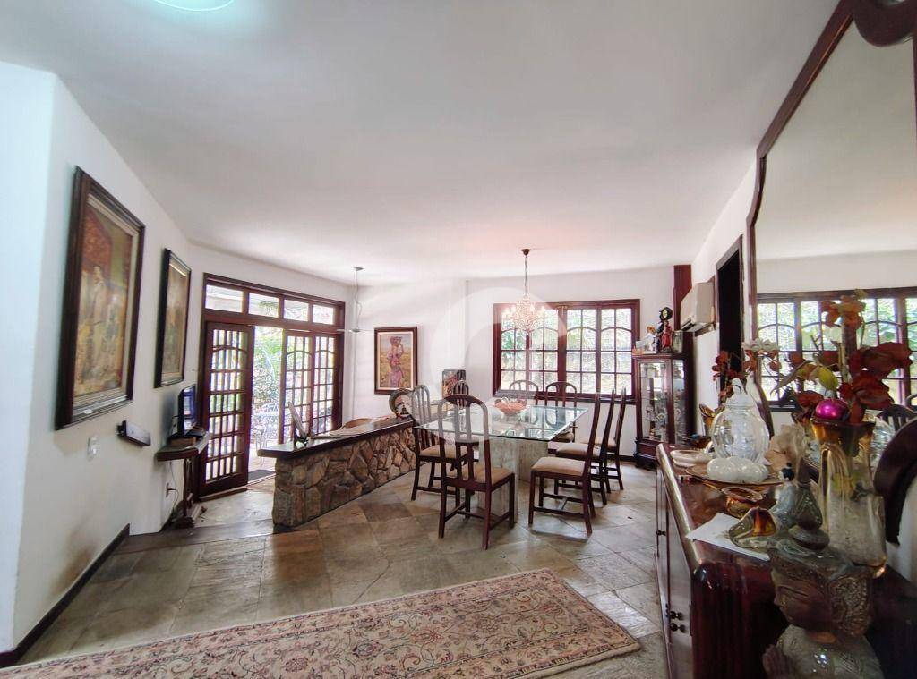 Casa à venda com 4 quartos, 328m² - São Francisco,Niterói