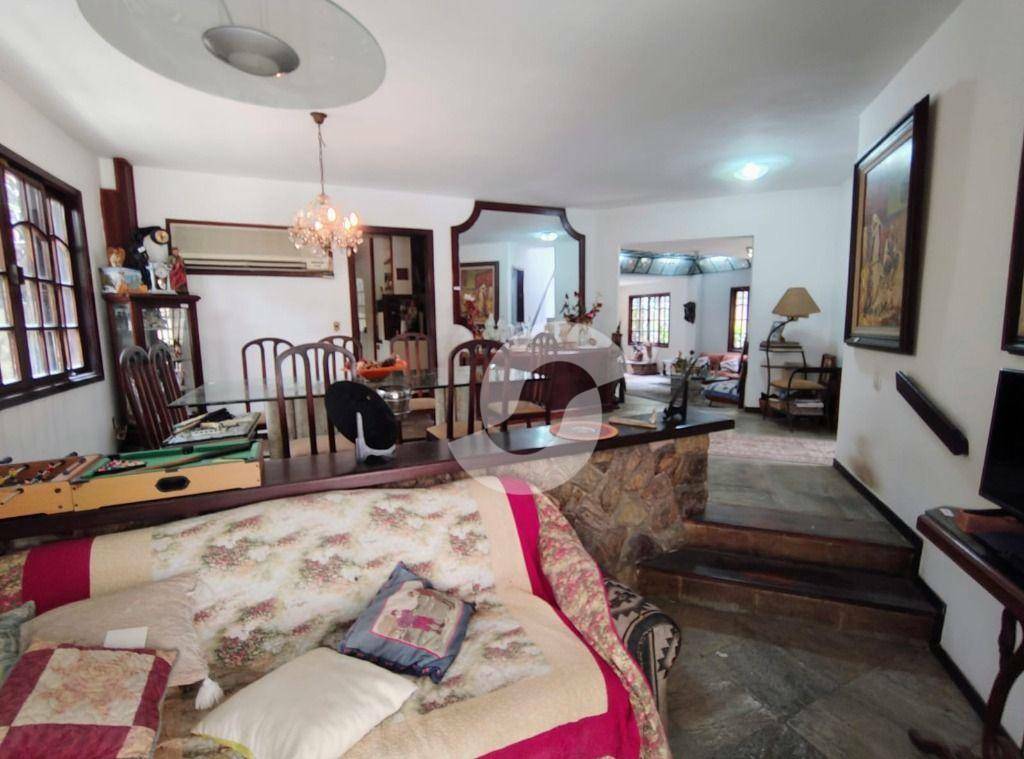 Casa à venda com 4 quartos, 328m² - São Francisco,Niterói