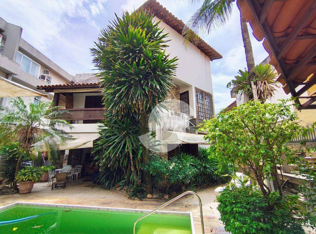 Casa à venda com 4 quartos, 328m² - São Francisco,Niterói
