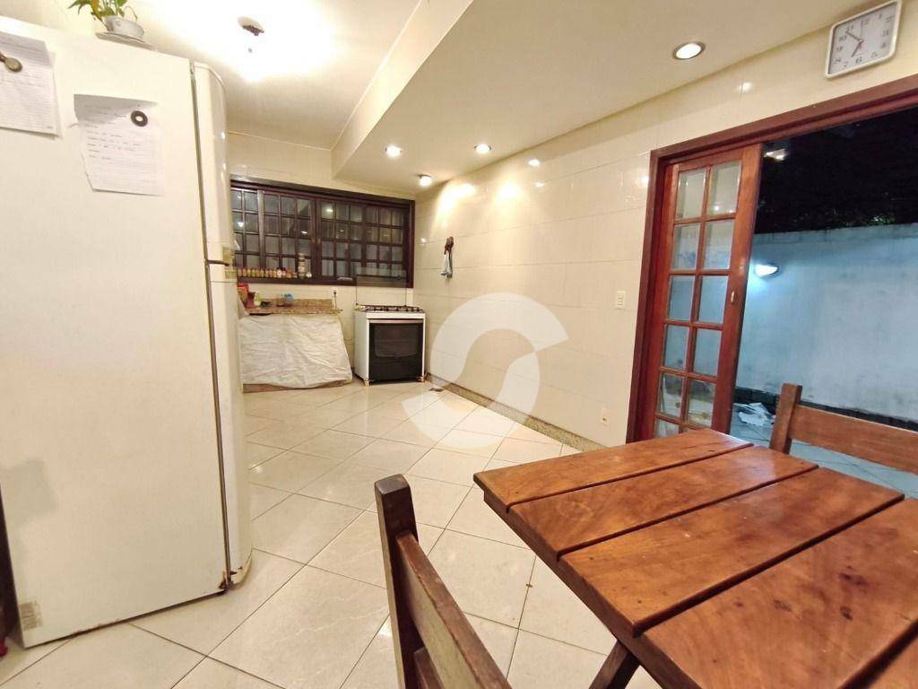  - Casa com 4 dormitórios à venda, 240 m² por R$ 850.000,00 - São Francisco - Niterói/RJ