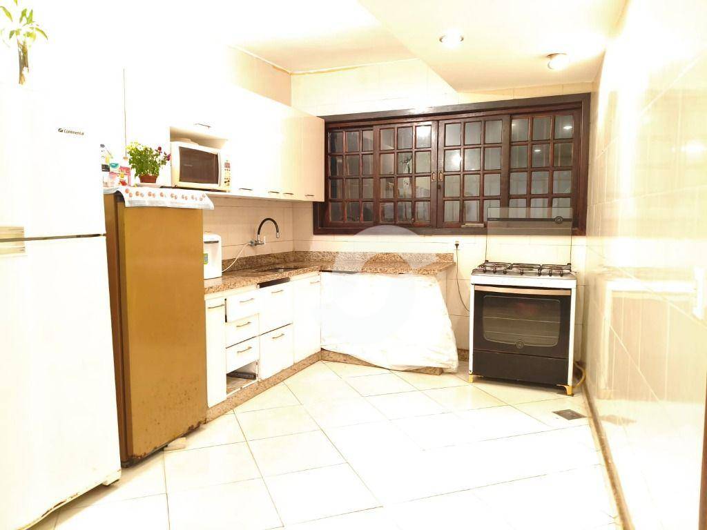 Casa à venda com 4 quartos, 240m² - São Francisco,Niterói