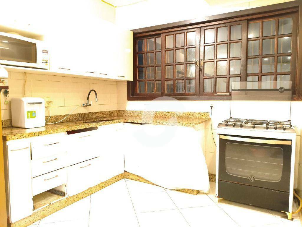 Casa à venda com 4 quartos, 240m² - São Francisco,Niterói