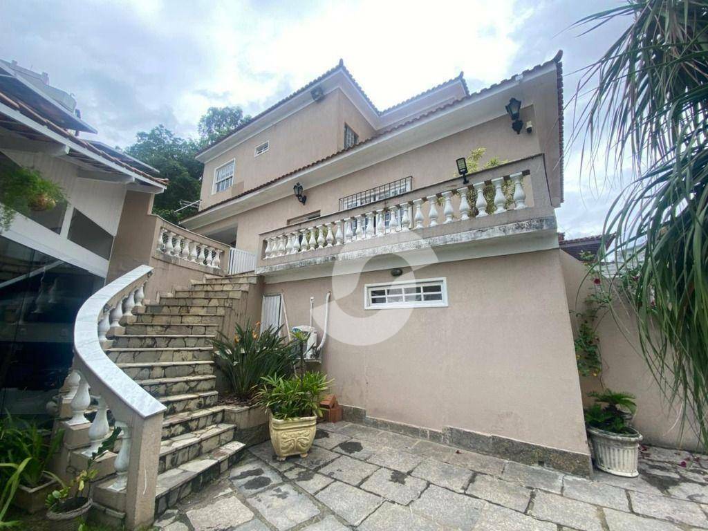 Casa à venda com 5 quartos, 300m² - Ingá,Niterói