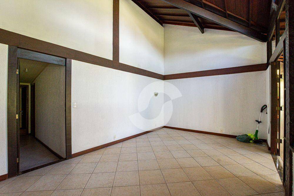 Casa à venda com 5 quartos, 200m² - Itacoatiara,Niterói