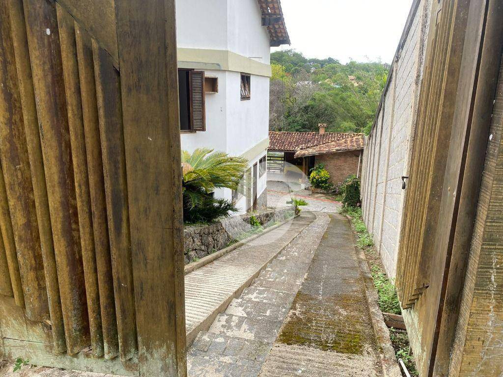 Casa à venda com 4 quartos, 500m² - Pendotiba,Niterói