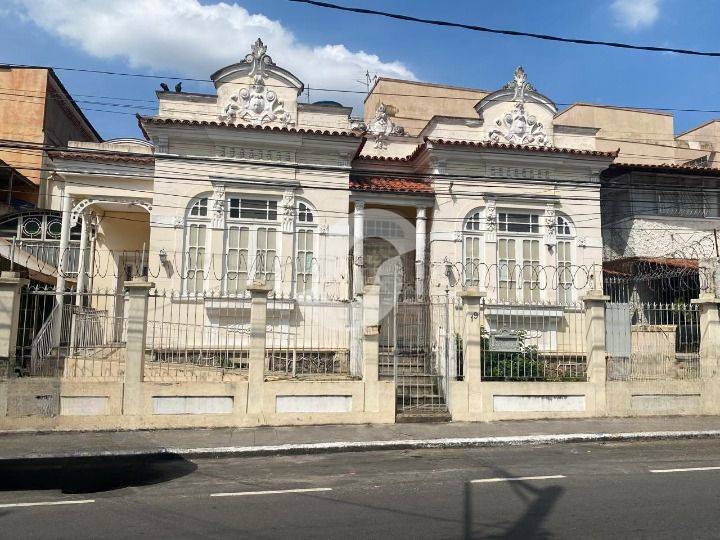 Casa à venda com 8 quartos, 328m² - São Domingos,Niterói