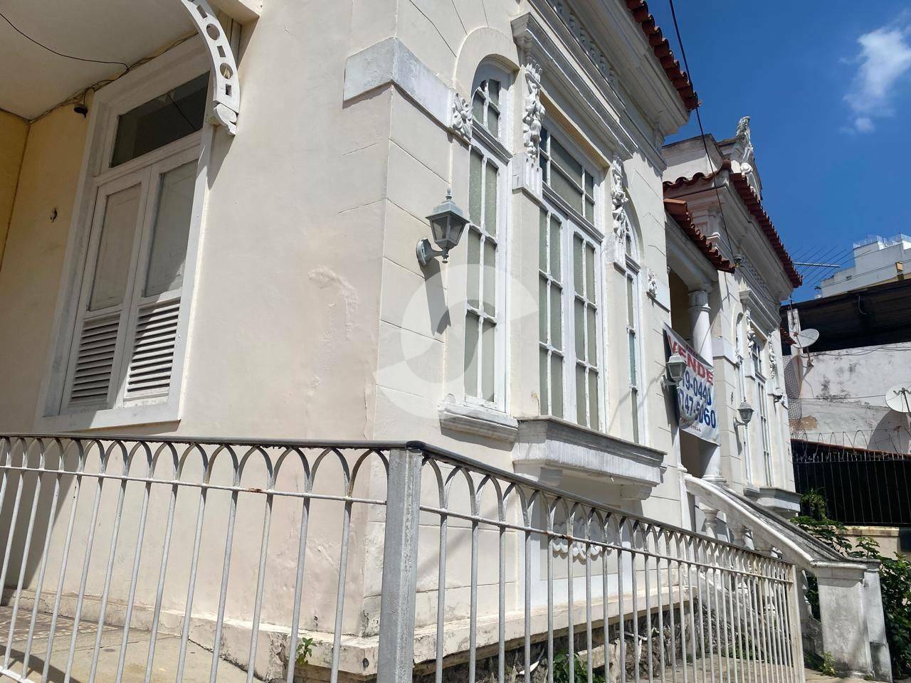 Casa à venda com 8 quartos, 328m² - São Domingos,Niterói