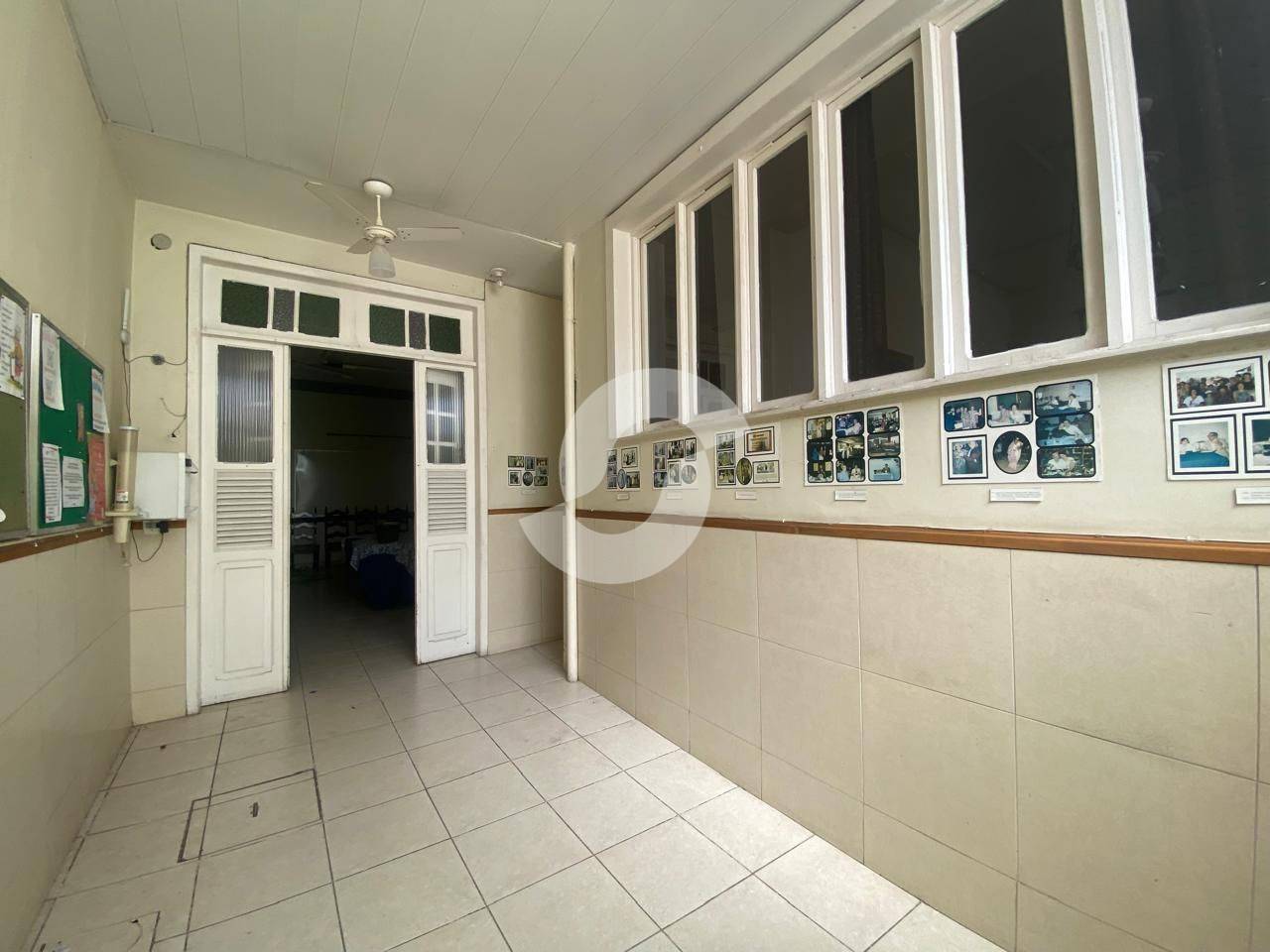 Casa à venda com 8 quartos, 328m² - São Domingos,Niterói