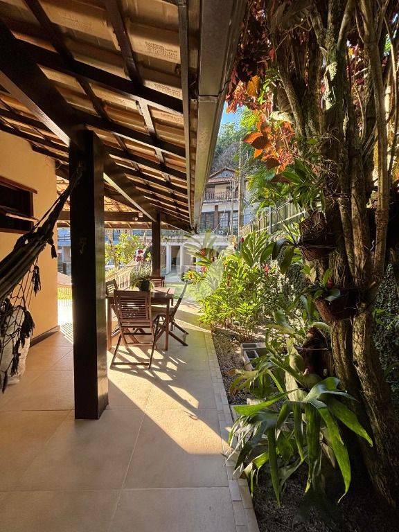 Casa à venda com 4 quartos, 276m² - Piratininga,Niterói