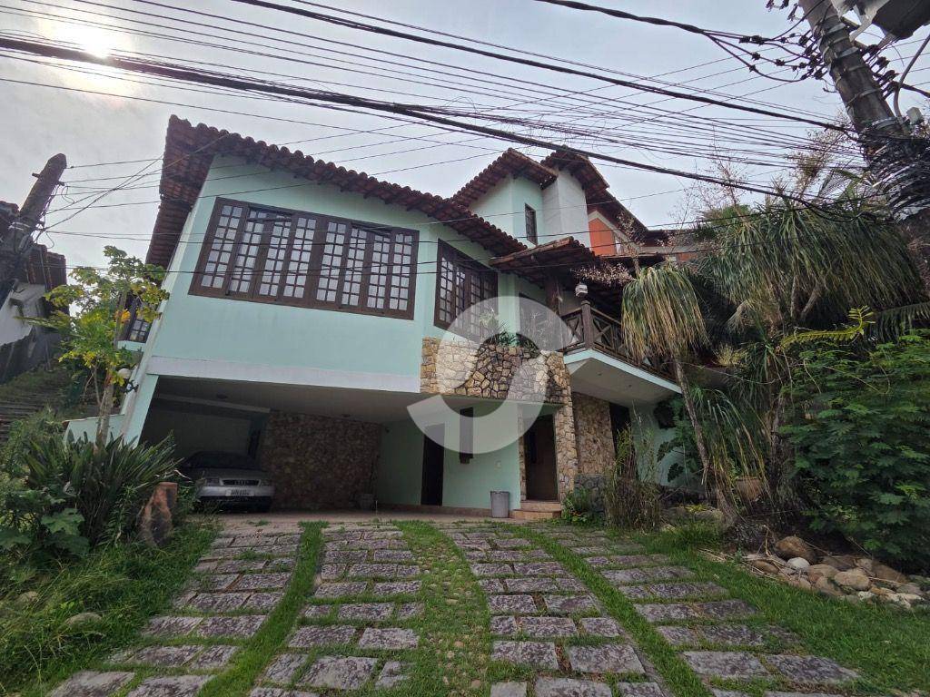 Casa à venda com 3 quartos, 350m² - Sape,Niterói