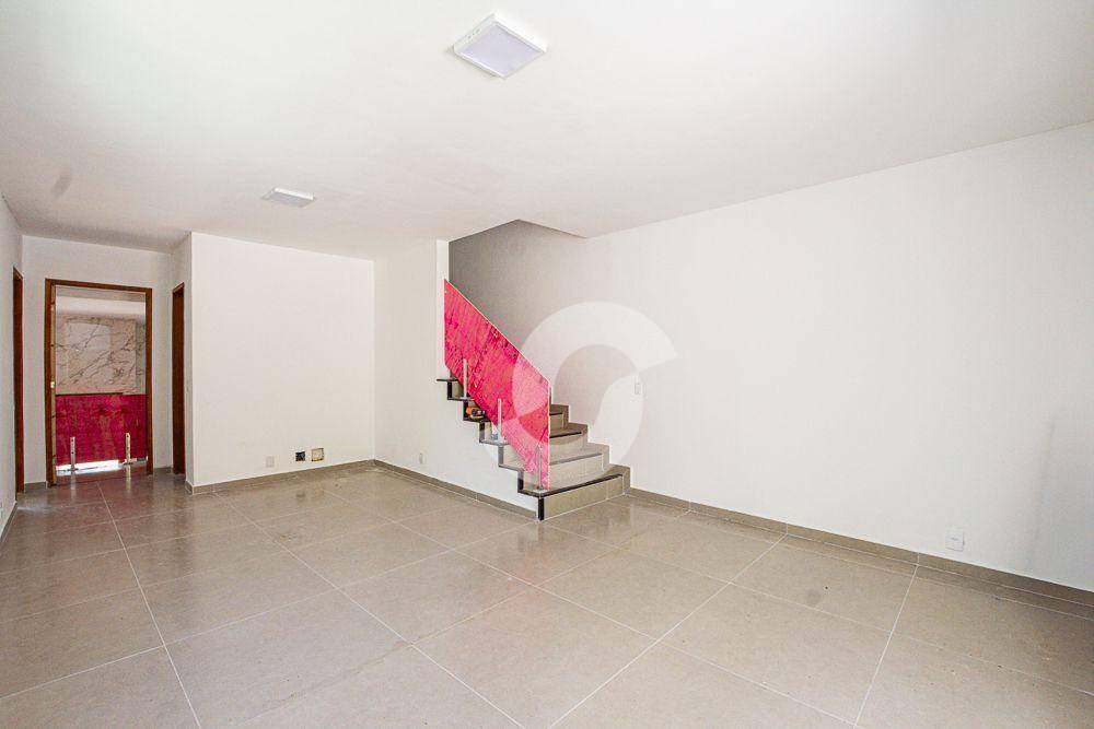 Casa à venda com 4 quartos, 480m² - Itaipu,Niterói