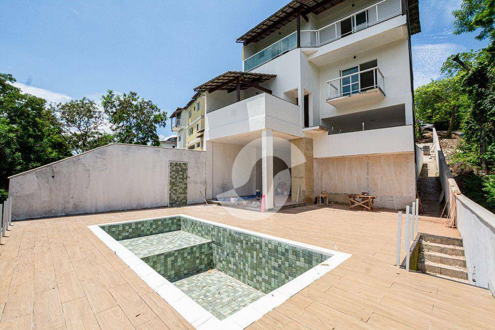 Casa à venda com 4 quartos, 480m² - Itaipu,Niterói