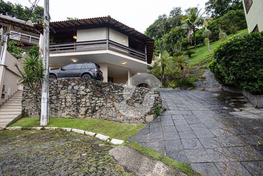 Casa à venda com 3 quartos, 700m² - Vila Progresso,Niterói