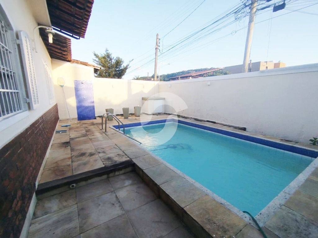Casa à venda com 3 quartos, 254m² - Piratininga,Niterói