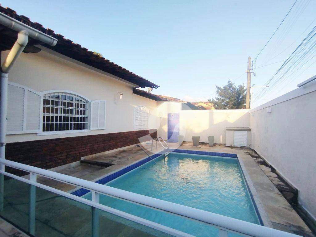 Casa à venda com 3 quartos, 254m² - Piratininga,Niterói