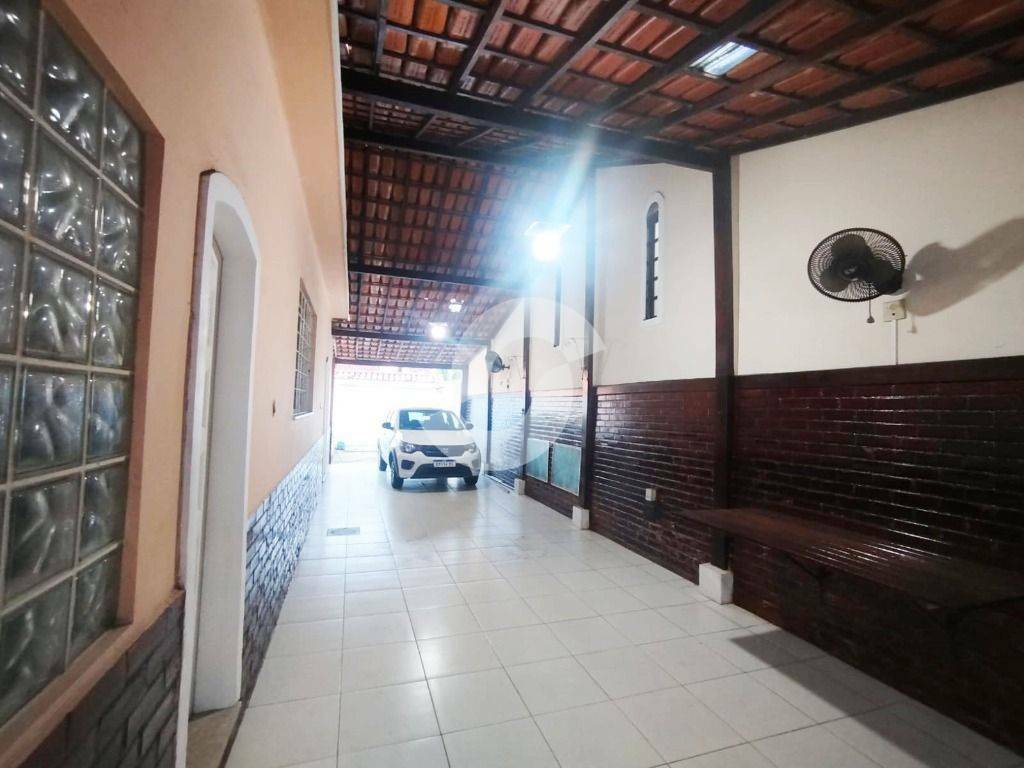  - Casa com 3 dormitórios, 2 suítes e um anexo à venda no Trevo de Piratininga por R$ 950.000