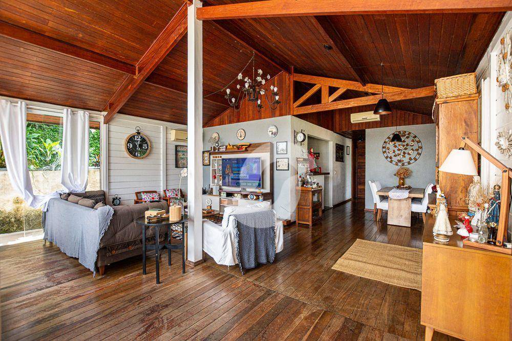 Casa à venda com 2 quartos, 137m² - Sape,Niterói