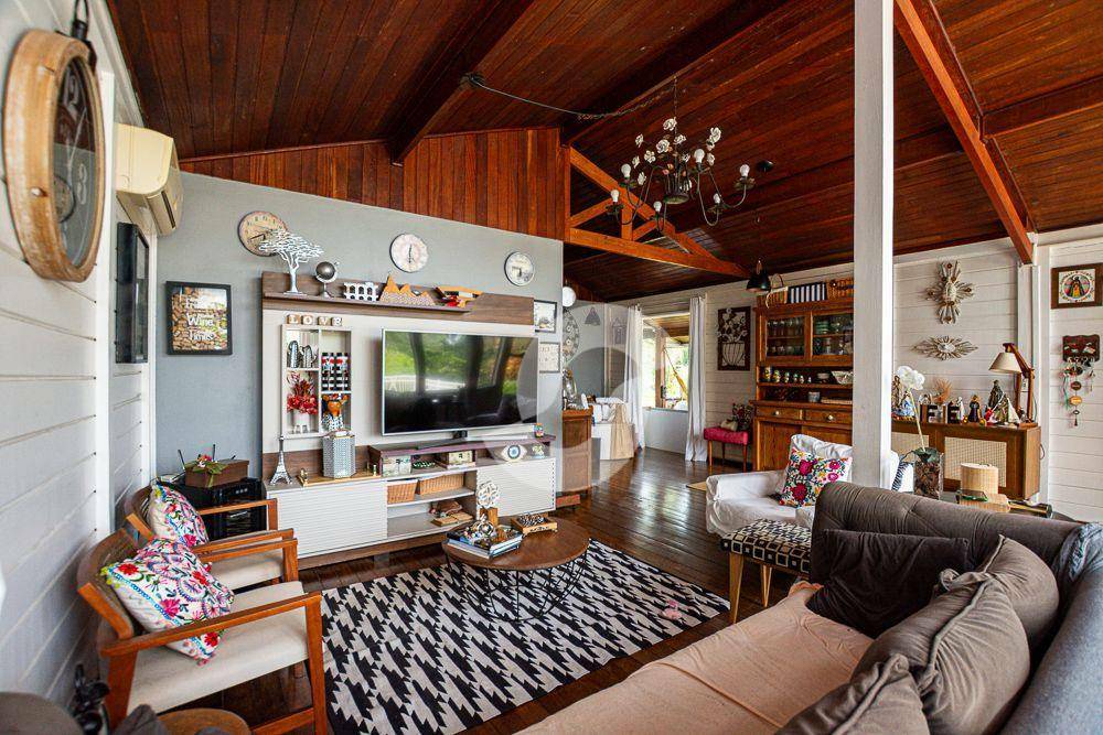 Casa à venda com 2 quartos, 137m² - Sape,Niterói