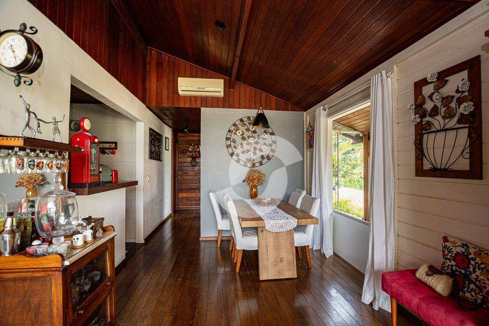 Casa à venda com 2 quartos, 137m² - Sape,Niterói