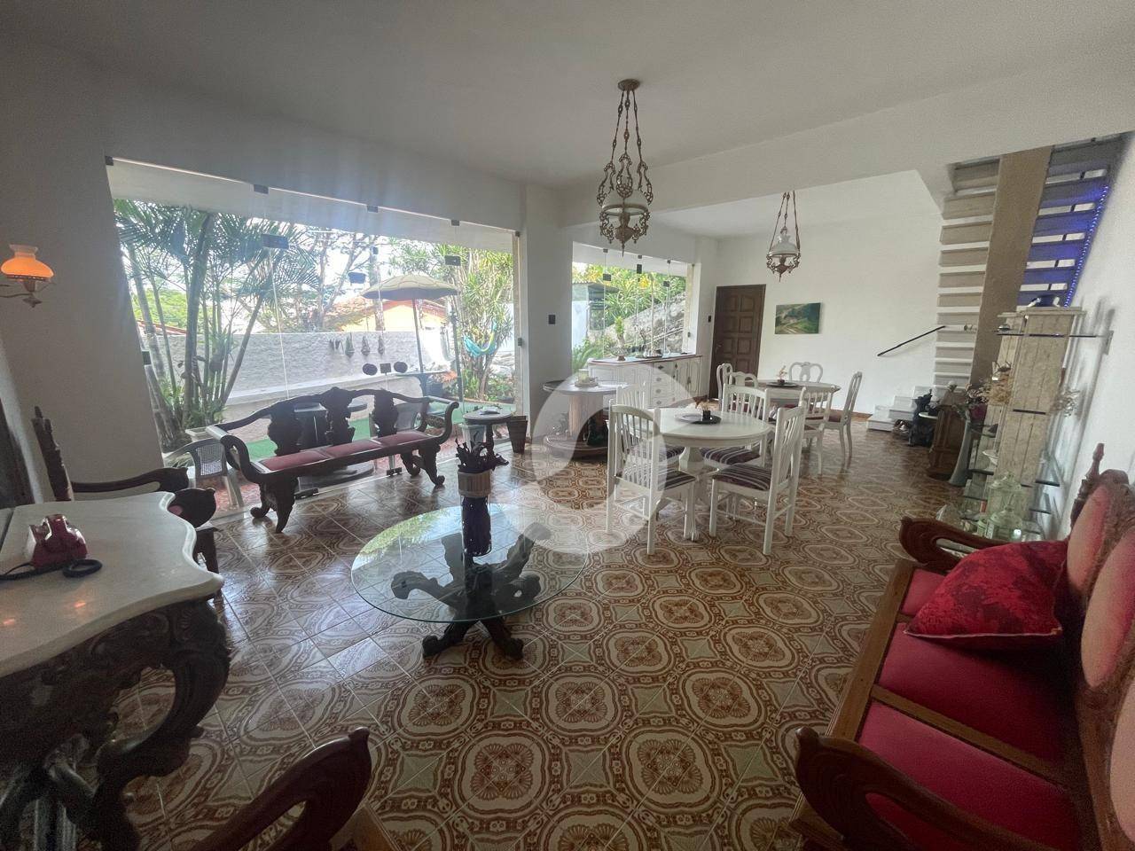 Casa à venda com 4 quartos, 240m² - Charitas,Niterói