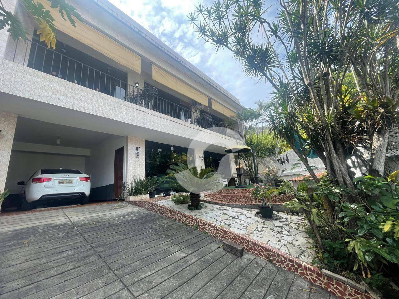 Casa à venda com 4 quartos, 240m² - Charitas,Niterói
