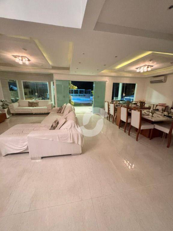 Casa à venda com 5 quartos, 400m² - Itaipu,Niterói
