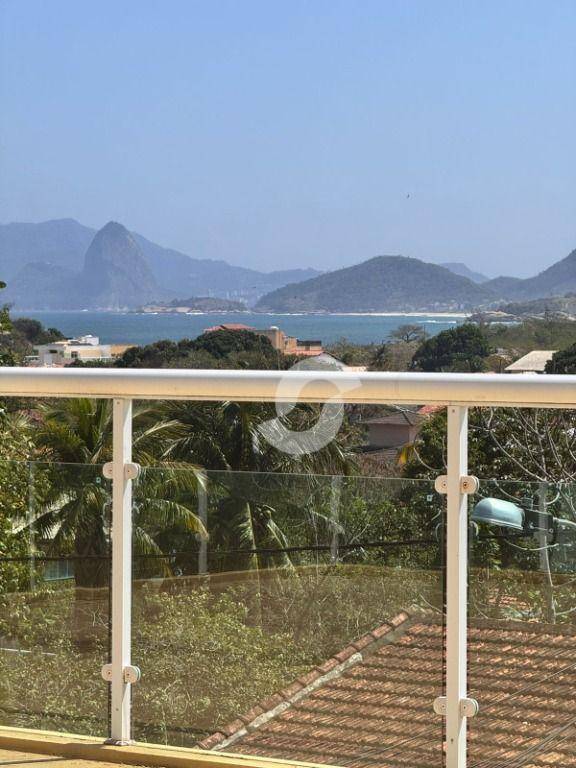 Casa à venda com 5 quartos, 450m² - Itaipu,Niterói
