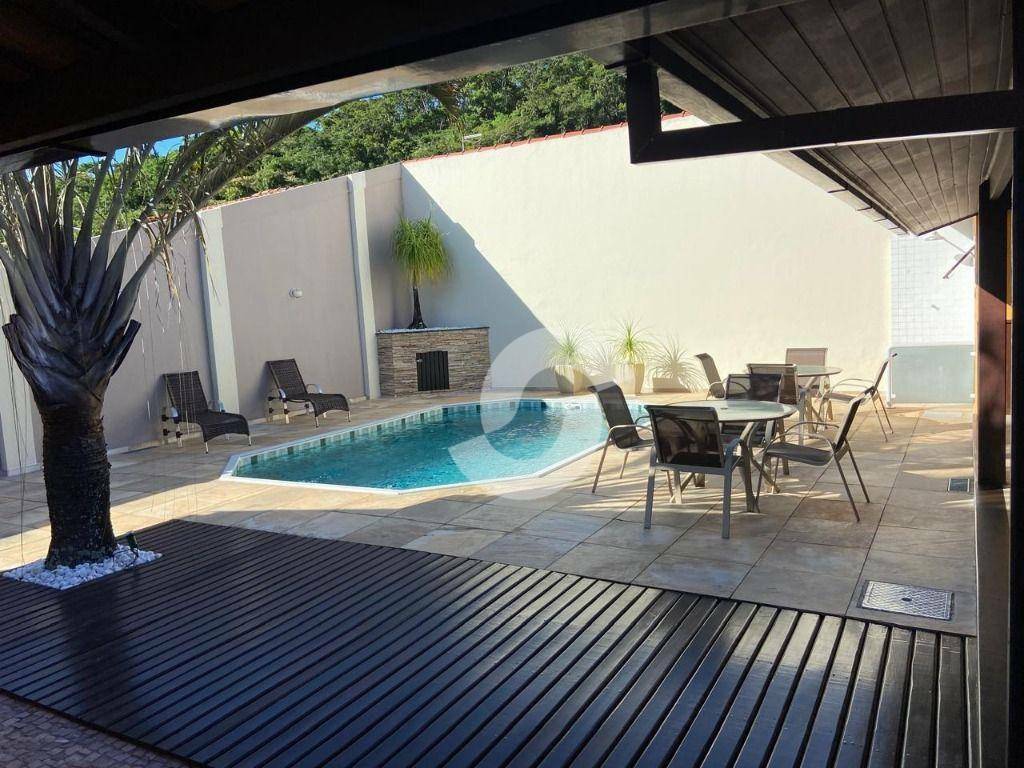 Casa à venda com 2 quartos, 230m² - Serra Grande,Niterói