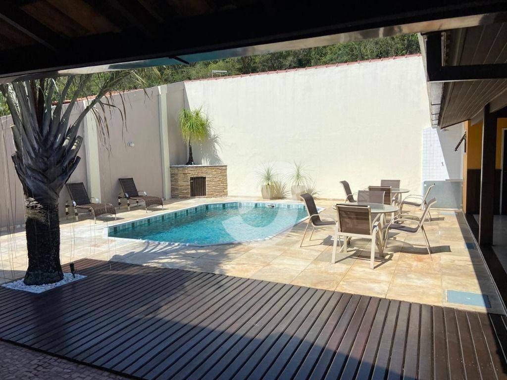 Casa à venda com 2 quartos, 230m² - Serra Grande,Niterói
