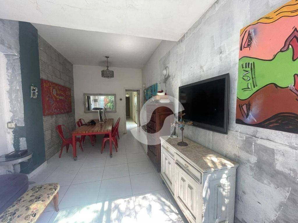 Casa à venda com 3 quartos, 109m² - Santa Rosa,Niterói